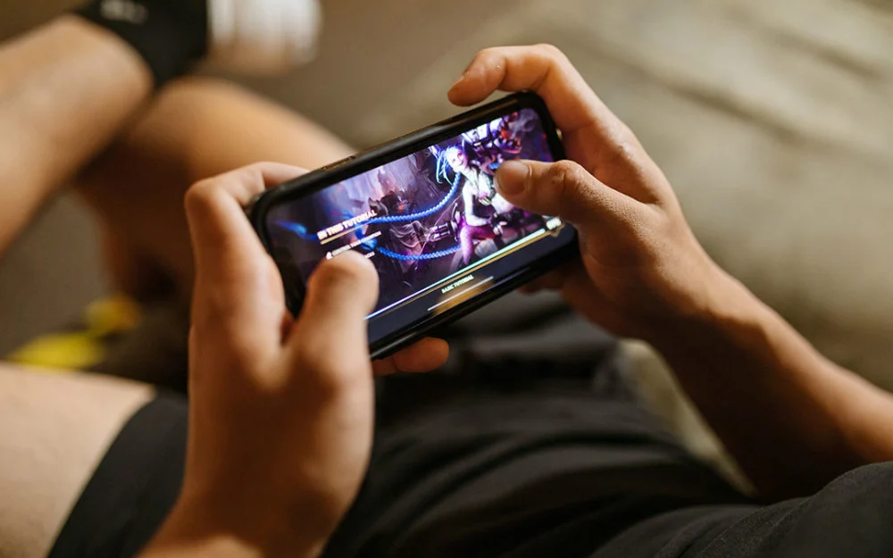 戳破手机游戏-手机游戏真的能戳破虚拟世界的快乐吗？
