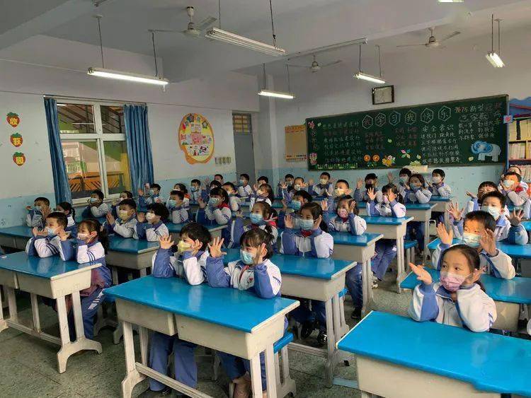 61教室游戏手机：学习利器还是娱乐利器？