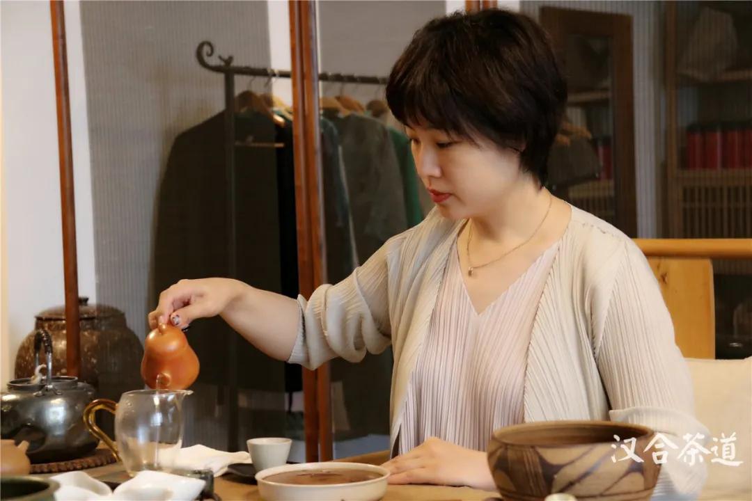 利休白茶色是什么颜色_千利休_休利特和帕卡德