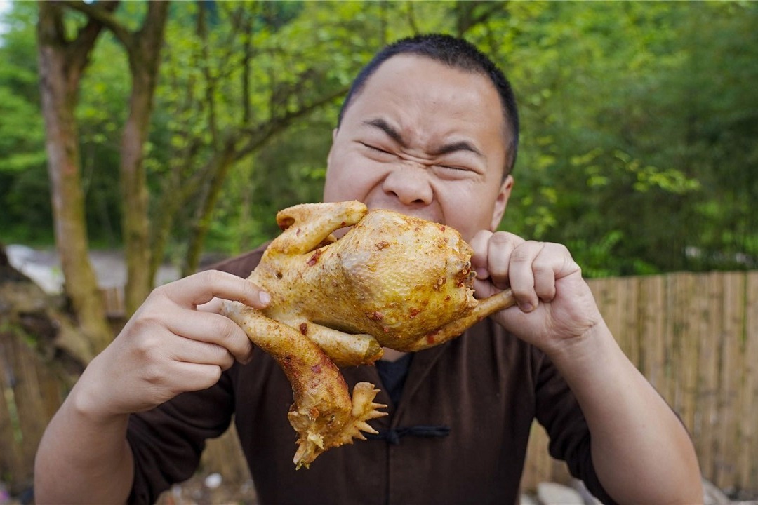 不贵的吃鸡游戏手机_鸡吃虫子的游戏_手机喂鸡游戏