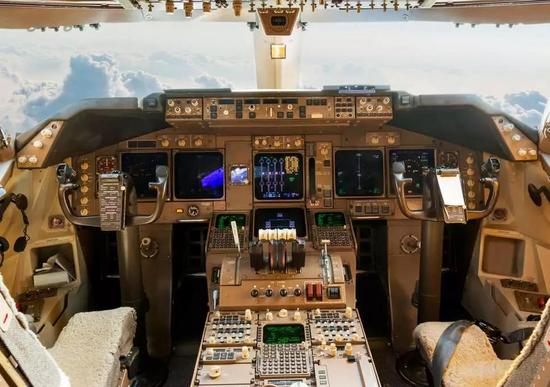 手控的模拟飞机游戏_飞机控制小游戏 手机游戏_手机遥控飞机游戏