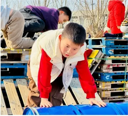 qq游戏欢乐斗地主手机版下载_斑斑游戏手机版_快玩游戏盒手机版下载