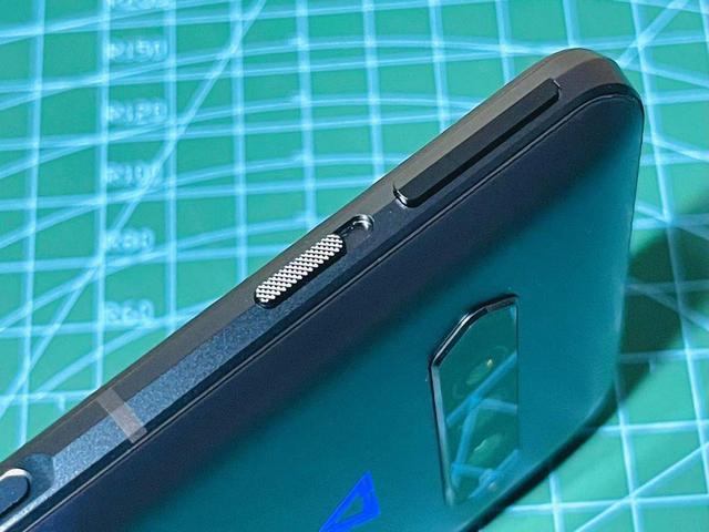 打游戏用的手机黑鲨电池_打游戏的黑鲨手机_黑鲨电池耐用吗