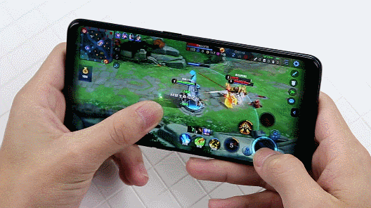 手机游戏时小窗口显示_打游戏中什么是小屏幕手机_手机打游戏屏幕太小怎么办