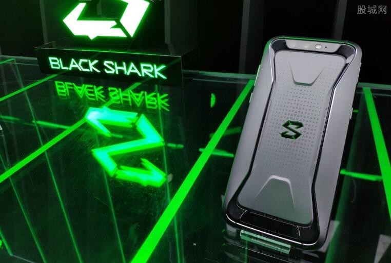 1万元的黑鲨游戏手机推荐_黑鲨哪款手机玩游戏最好_黑鲨游戏手机最便宜的多少钱